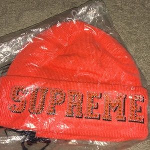 Supreme beanie new era bright coral NY bedazzled